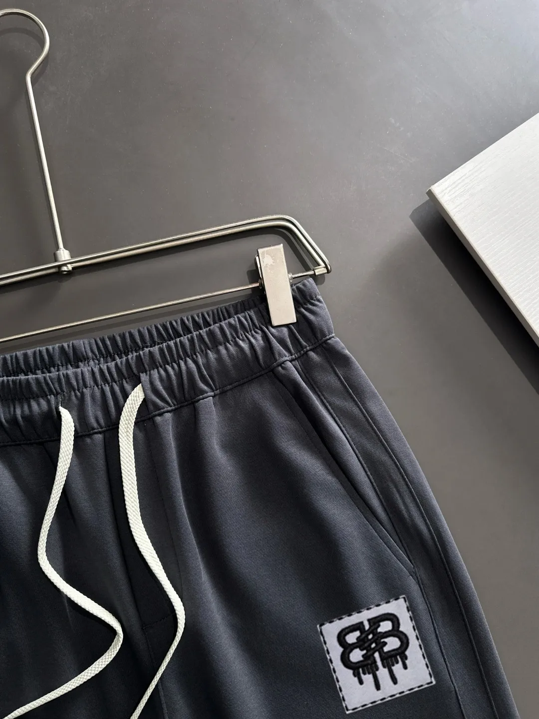The next day shipped P195 Balenciaga 2026 summer New Arrival elastic casual pants, counter custom fabric Breathable high comfort, impeccable details, brand elements design concept, reflecting high quality. The hand feels delicate and soft! Casual cuts and awesome upper body! Sizes: S-3XL
